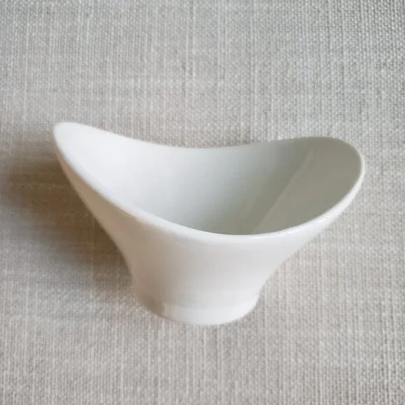 Set of 4 small Dipping Boat Bowls by 10 Strawberry Street - Oven, MW, & DW safe - Picture 2 of 3